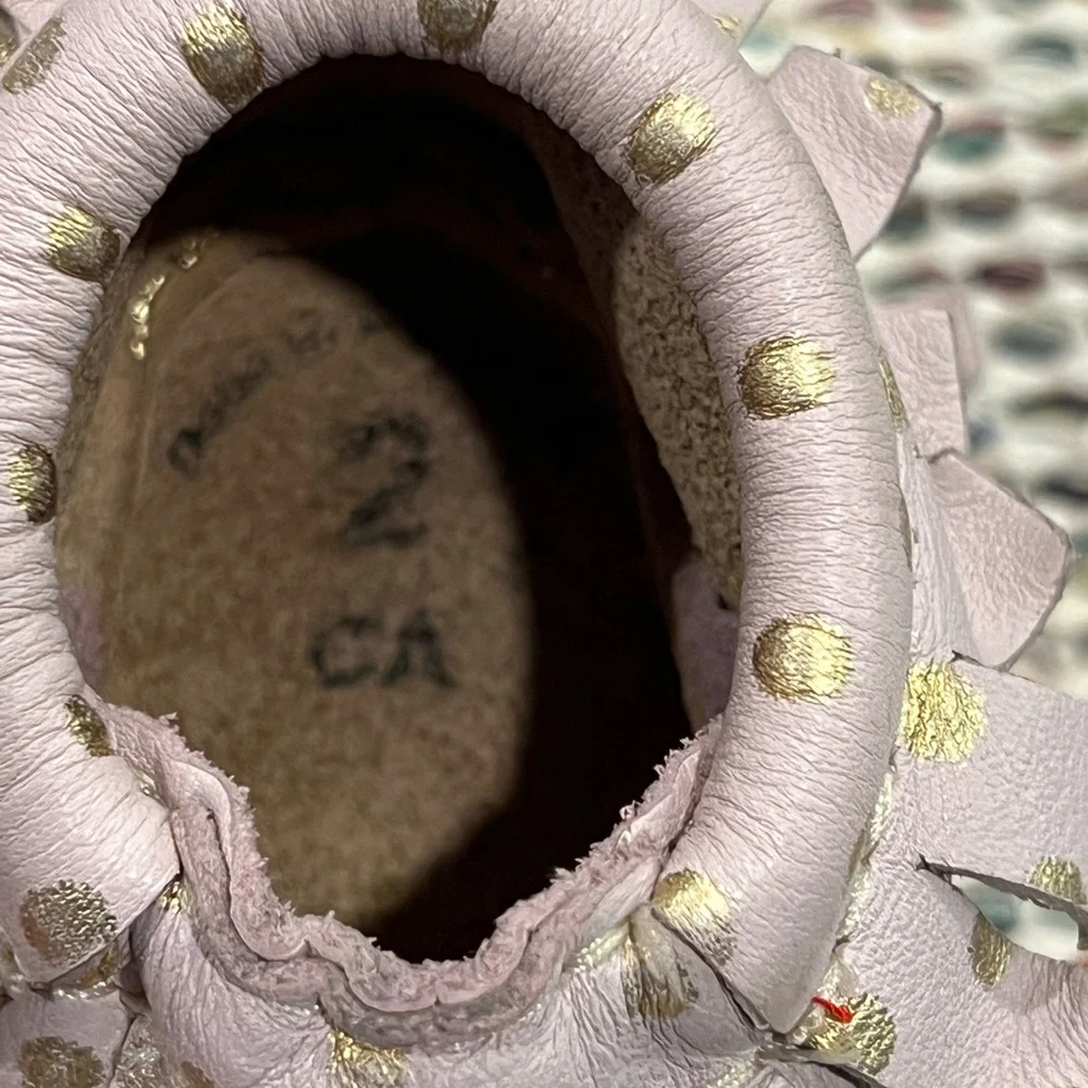 Freshly Picked Pink Gold Polkadot Fringe Leather‎ Baby Moccasins Sz Infant 2